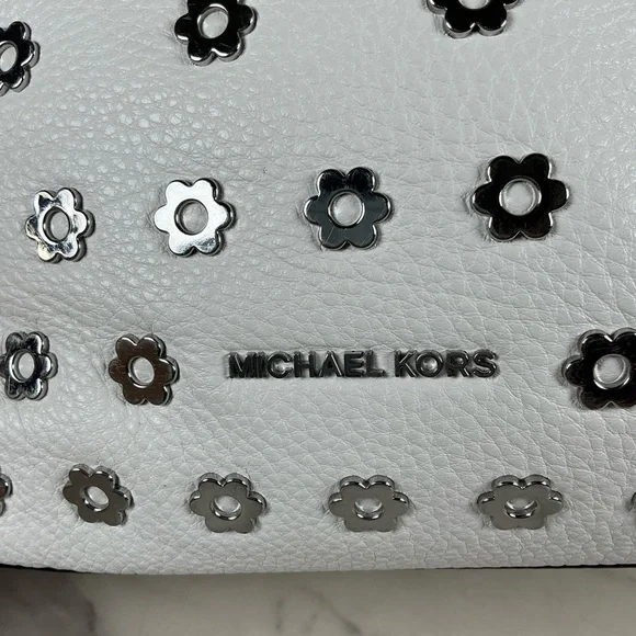 Michael Kors Raven White Silver Floral Flower Stud Shoulder Hand Bag Leather - Picture 4 of 15